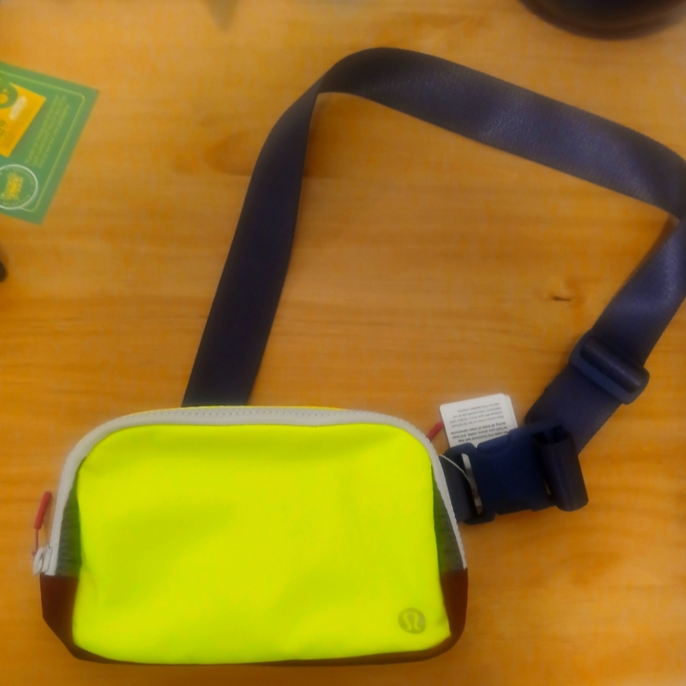 Lululemon Everywhere Belt Bag